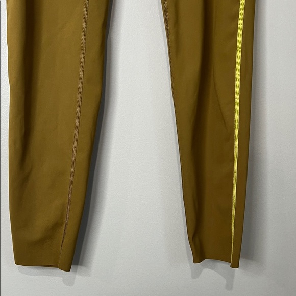 Offline by Aerie Leggings Brown with Yellow Accents Women’s Small 7/8 Length - Picture 3 of 6